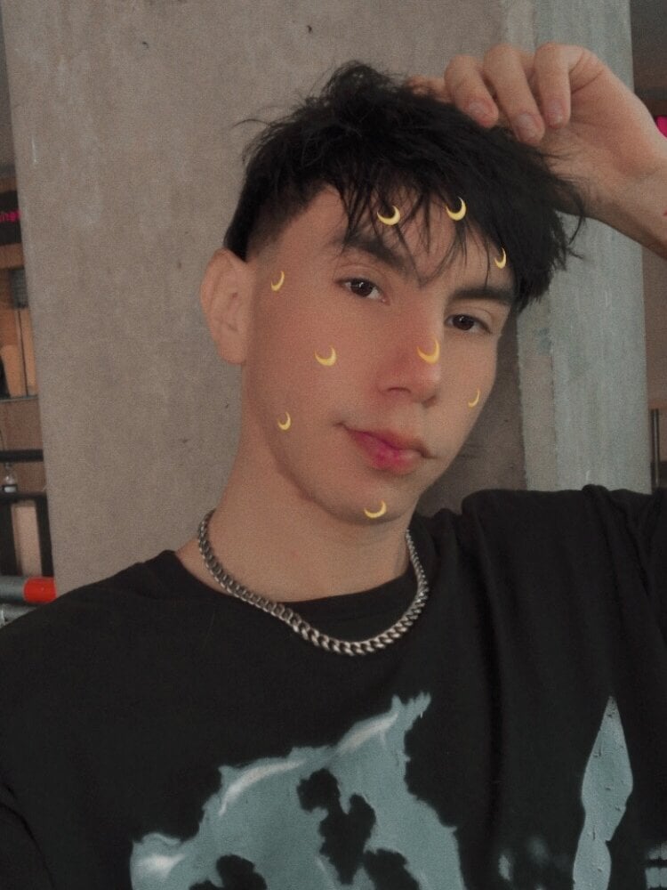 Ash_Summer profile