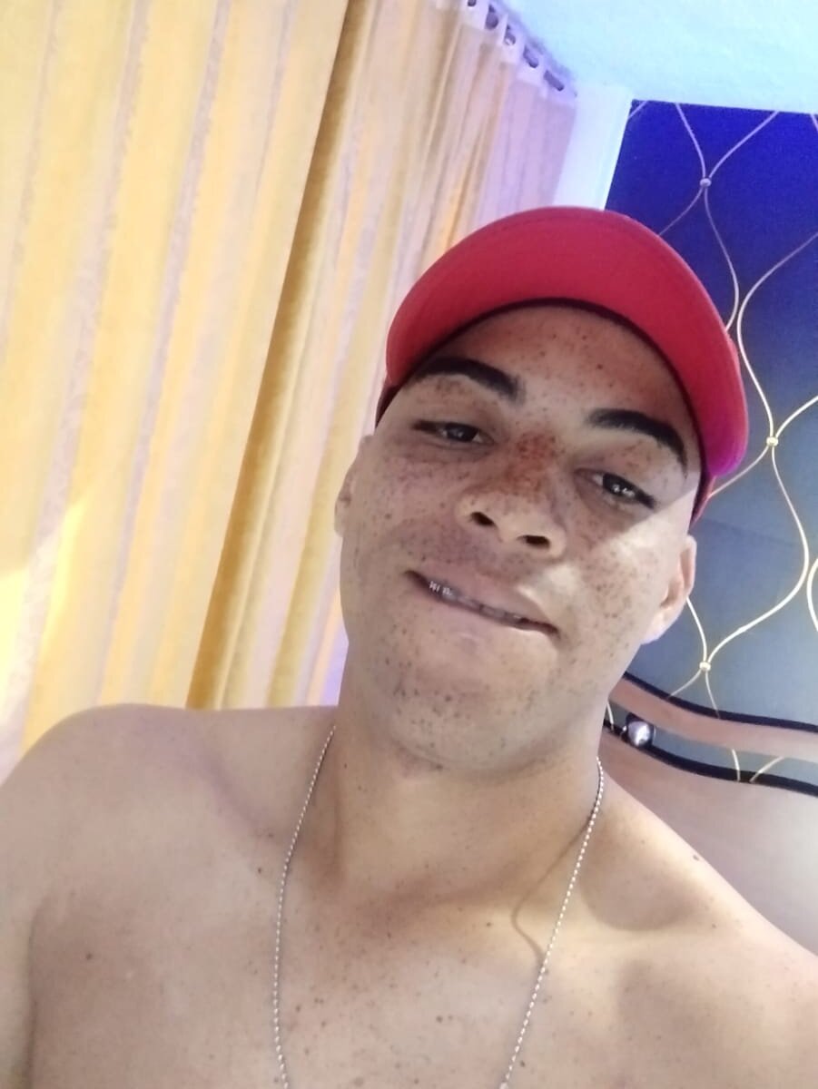 santyR2's Offline XXX Chat