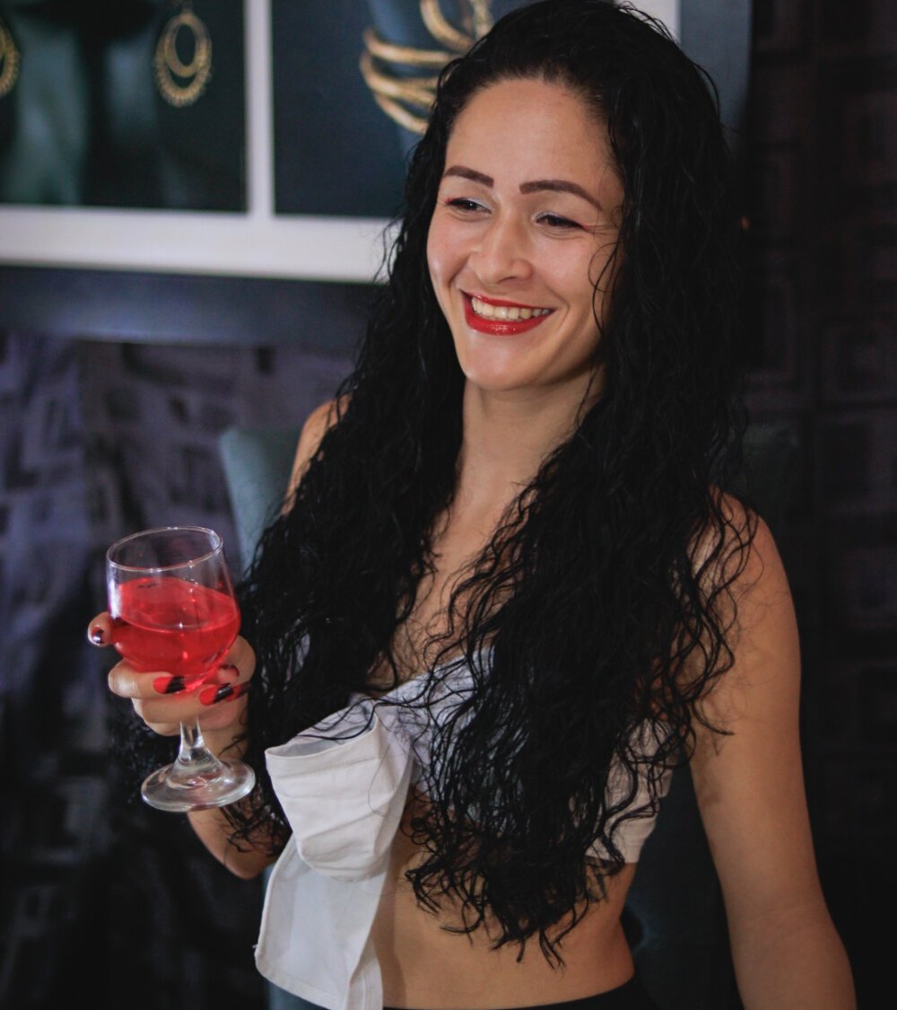 sexlivecamsites.com kiaraa_lov livesex profile in latino cams