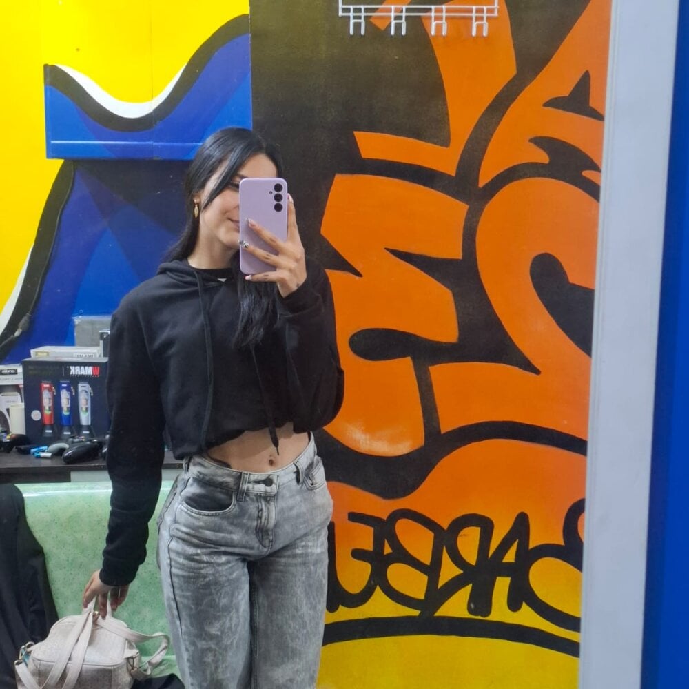 sexcityguide.com niki_mily livesex profile in at-honex cams