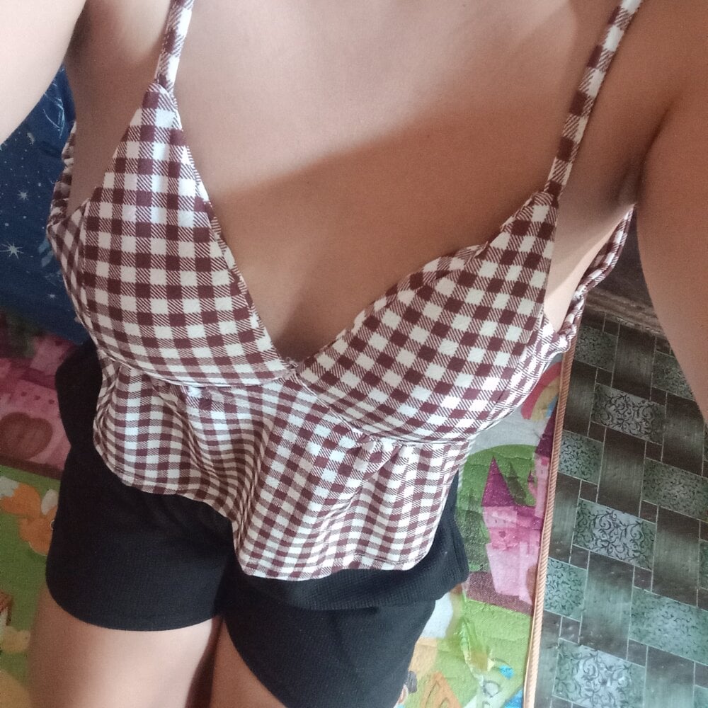 mia_kittykitty webcam profile - Iranian