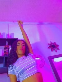 CamilaSweetGiirlDEMON's Offline Chat Room