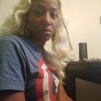 Cleopatra81's Offline Chat Room
