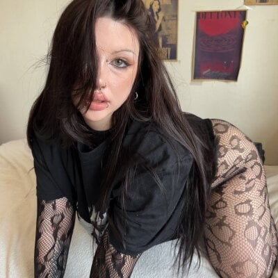 Kirathorned Female White Cam Chat