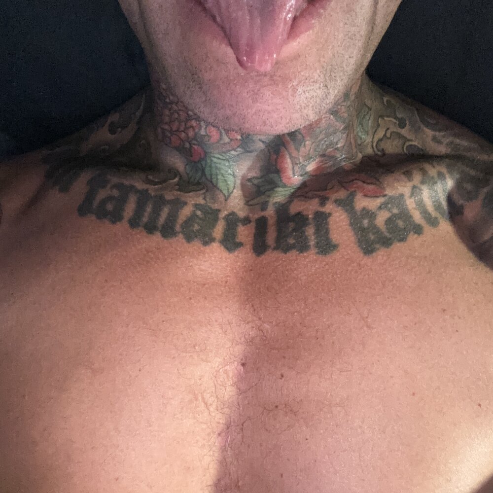 Uptomygirl's Offline XXX Chat