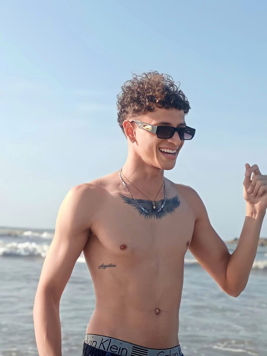 ares_lamprou 🌧 online naked stream