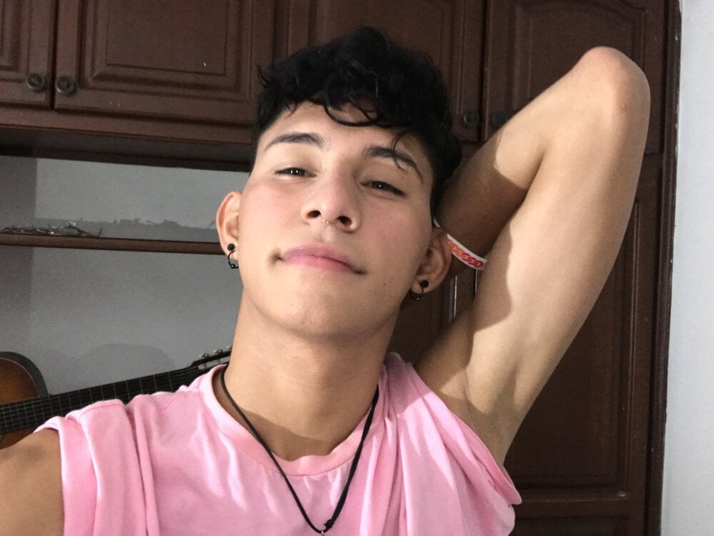 chrislivecam-gratis-live-webcam-show-xxx-chat-xhamsterlive