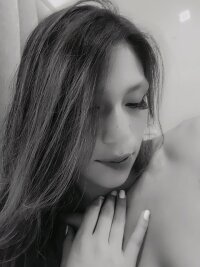 Bella_Wells' Offline Chat Room