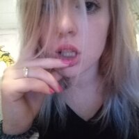 BlondBondxxxx's Offline XXX Chat