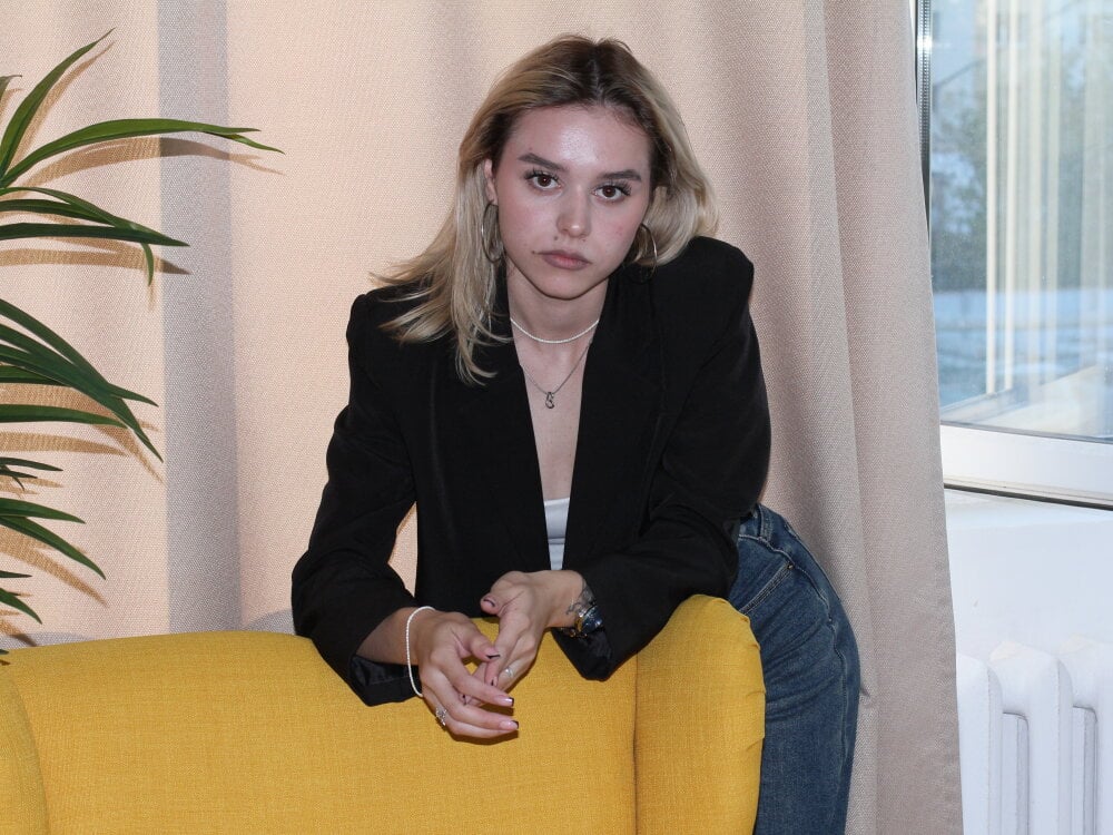 EmiJune profile