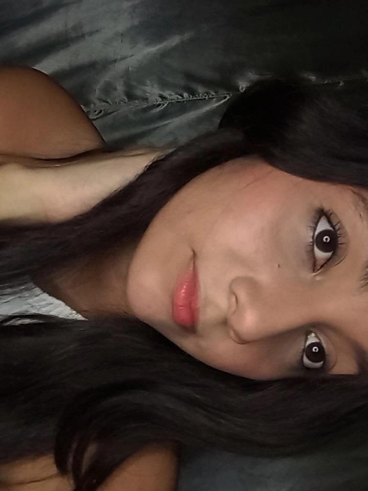 julieta_26_ webcam profile - Tadzhik