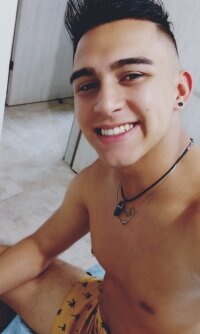 Cock_young_Hot's Offline XXX Chat