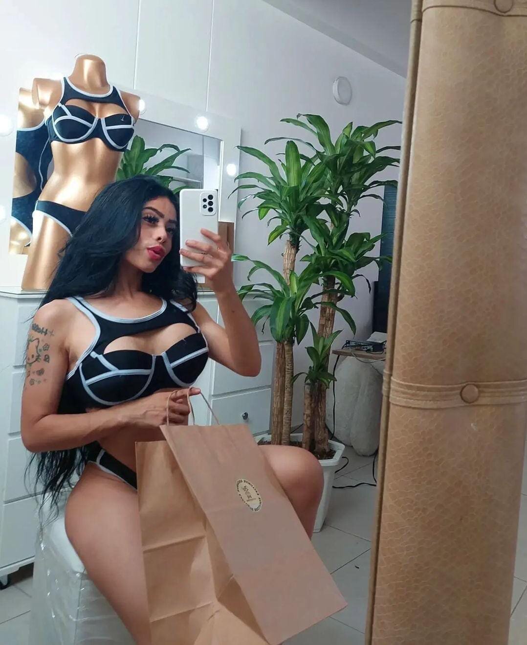 Ava_martini