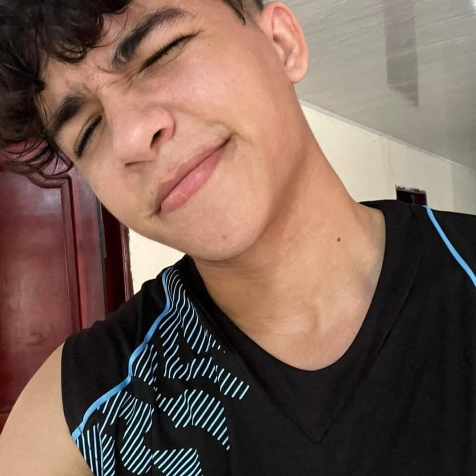 Live sex webcam photo for emili_and_livay #289235344