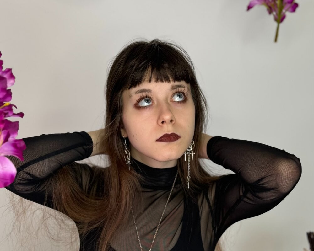 glamcambabes.com bellalewter livesex profile in large-tits cams