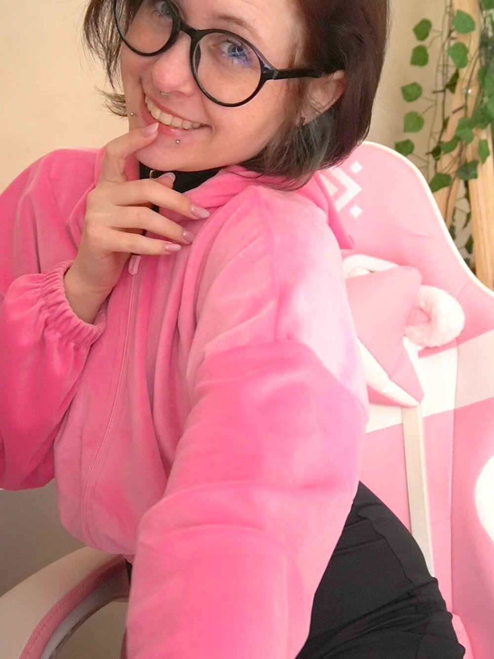 free6cams.com lily_noris livesex profile in riga3 cams