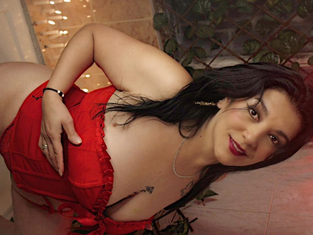 Selena Yourmilf
