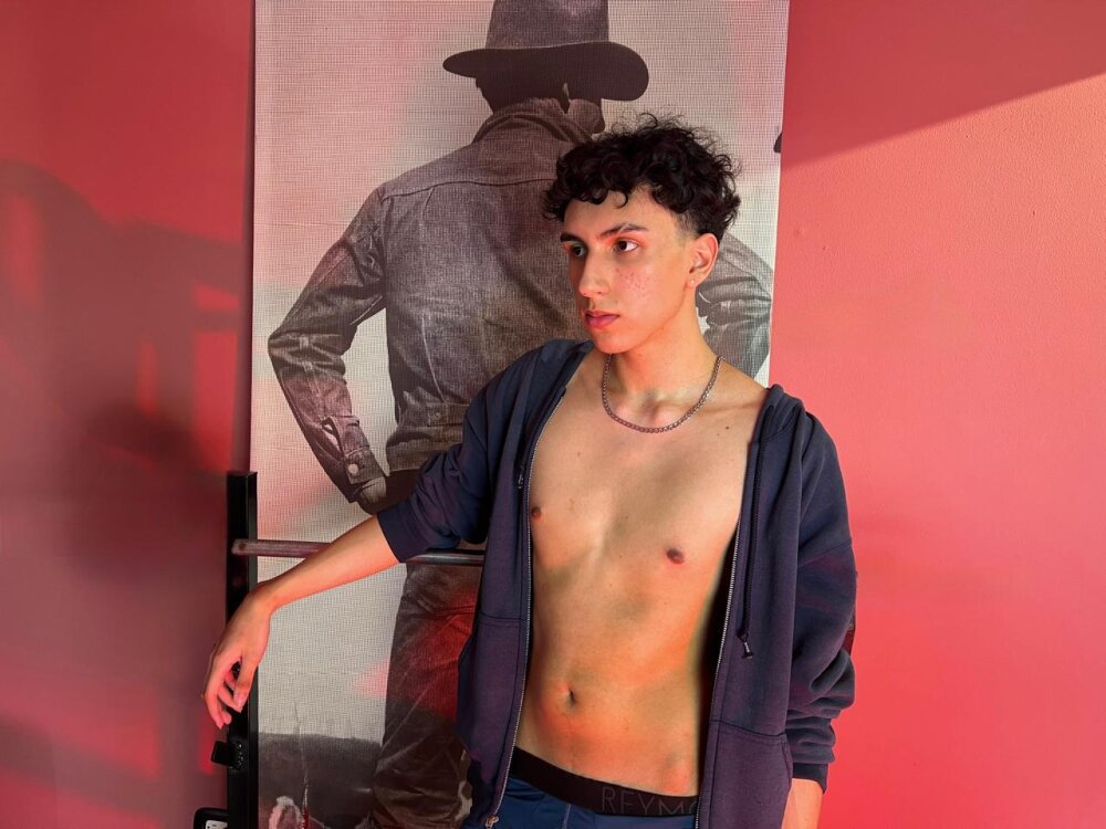 oni_dude117620's Offline XXX Chat