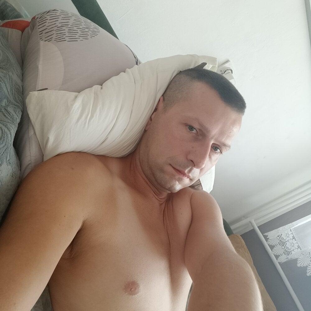 gaypolishgay live cam model at StripChat