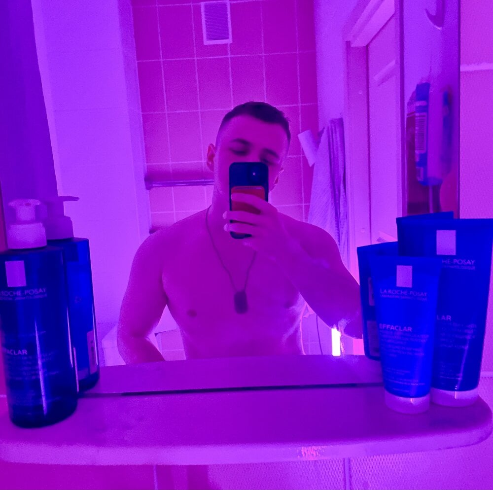 Live sex webcam photo for Ethan_and_mike #289963454