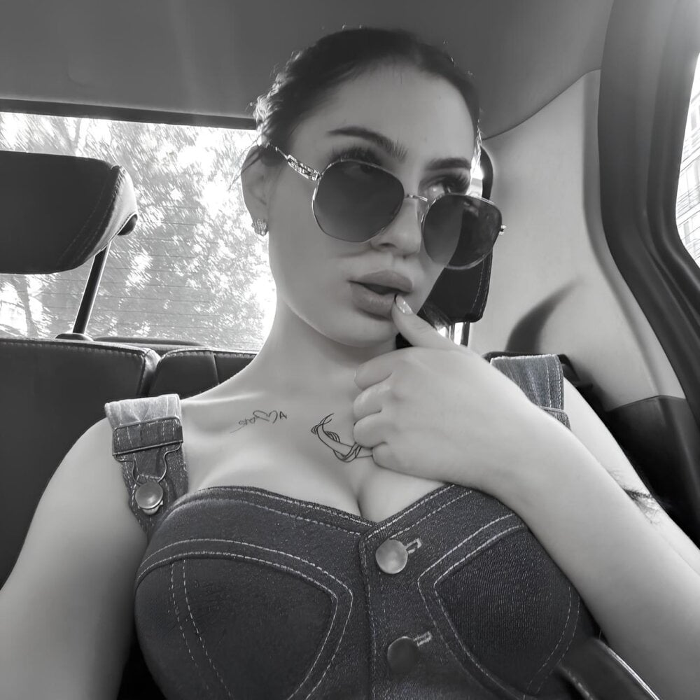 onaircams.com radiant_luna livesex profile in caucasian cams