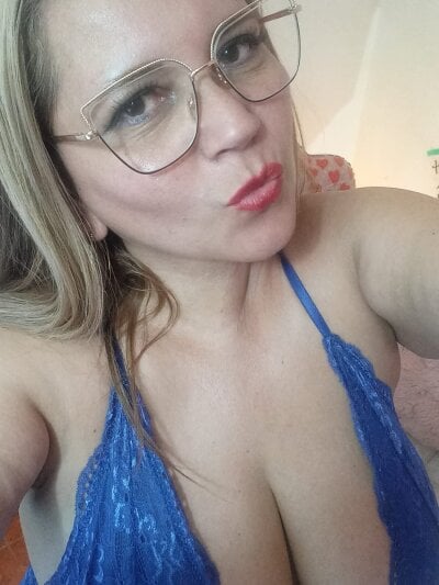 mollymilf05 on StripChat