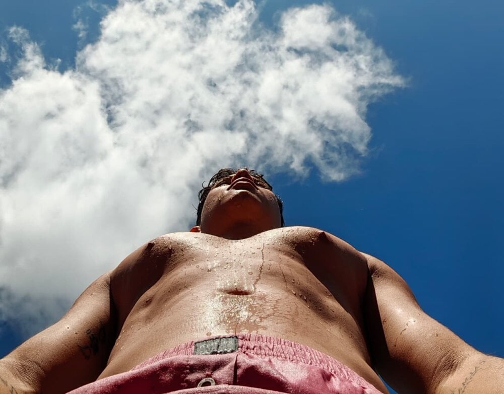 daniel_cute18 from stripchat