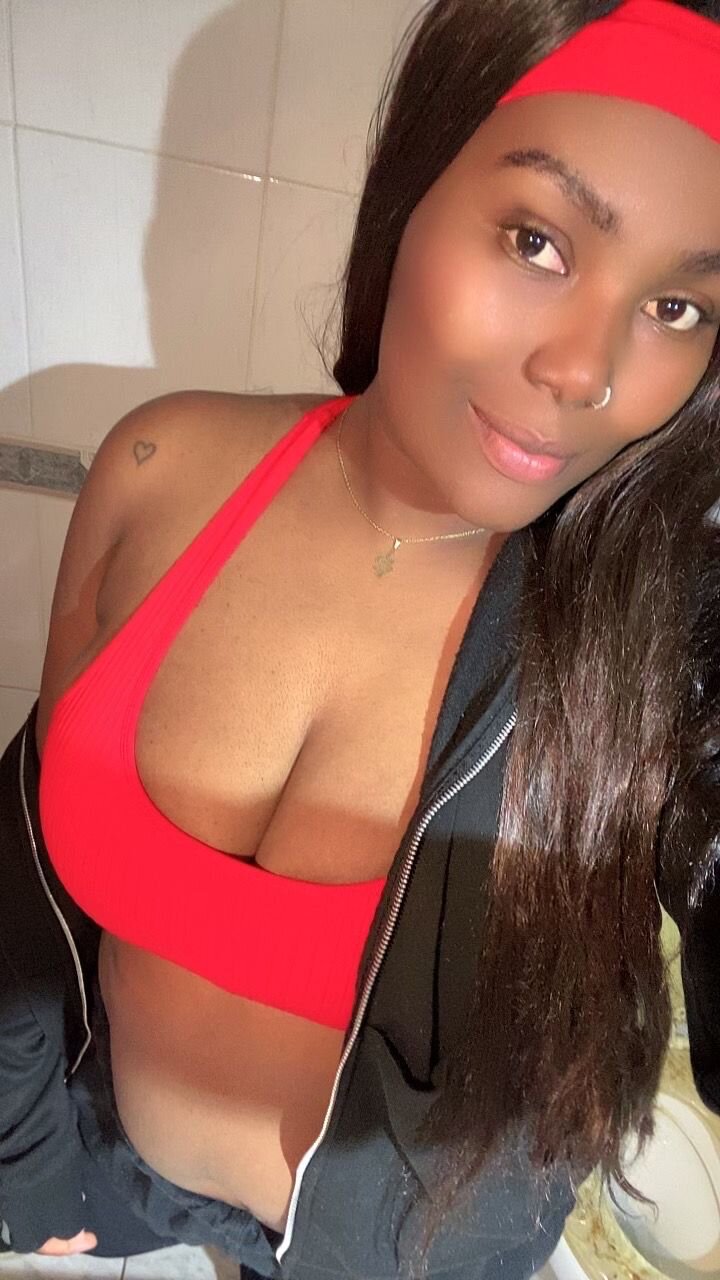 mia_nicole_