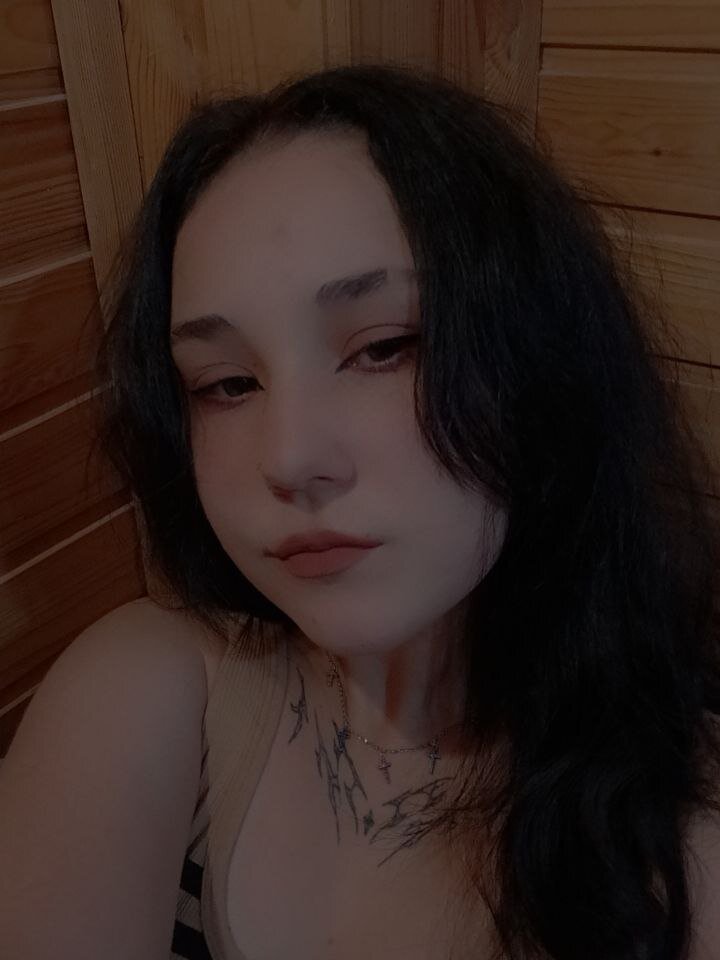 AraAlvey's Offline XXX Chat