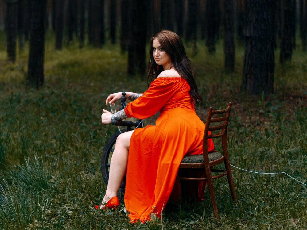 mega-camsex.com christinamilton livesex profile in french cams