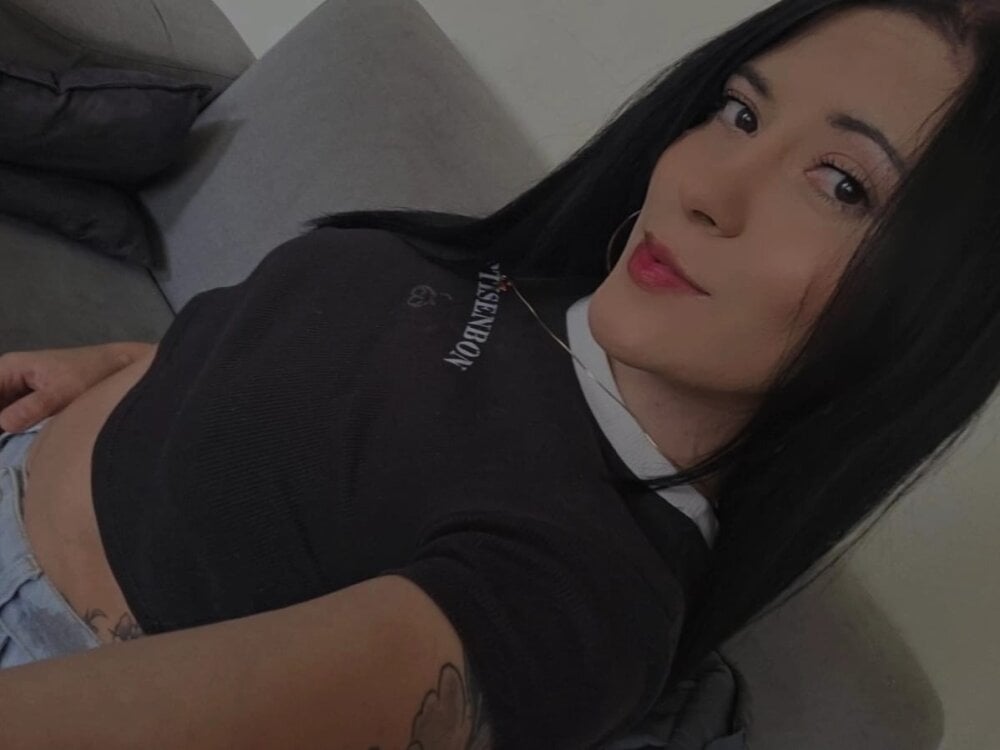 stripchat juanaaa_240 webcam profile pic via glamcambabes.com