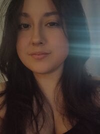 DEEPTHROATQUEEN9596's Offline Chat Room