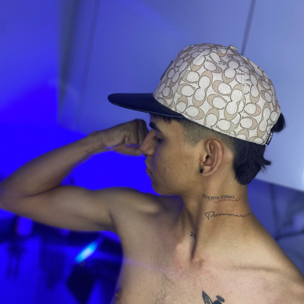 HotLatinoX_ profile