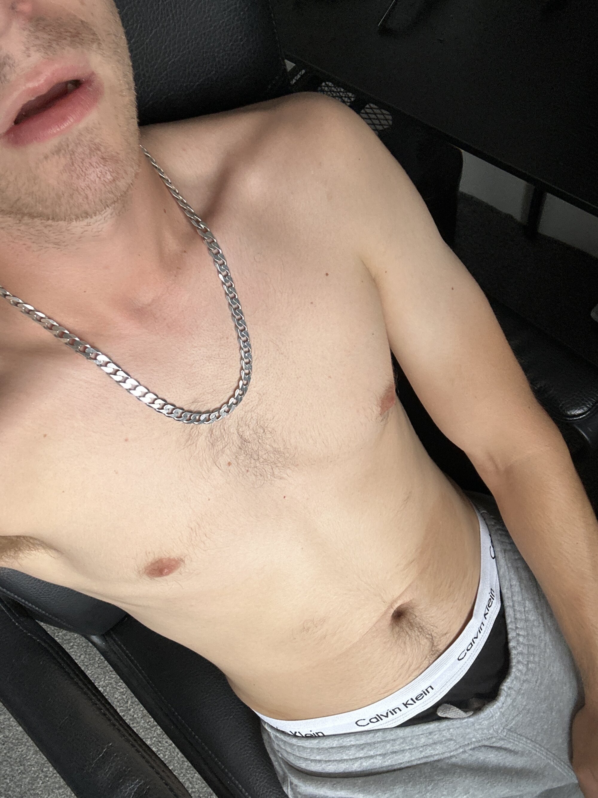 whiteboyJ