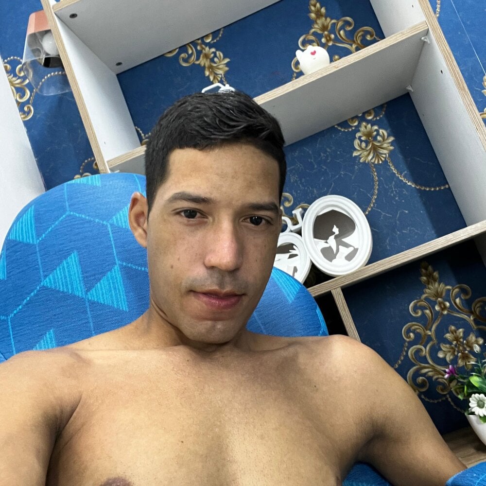 Manolo_Cardona profile