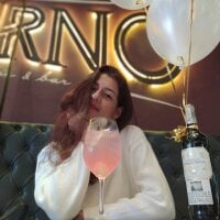 martina_correa_'s Offline Chat Room