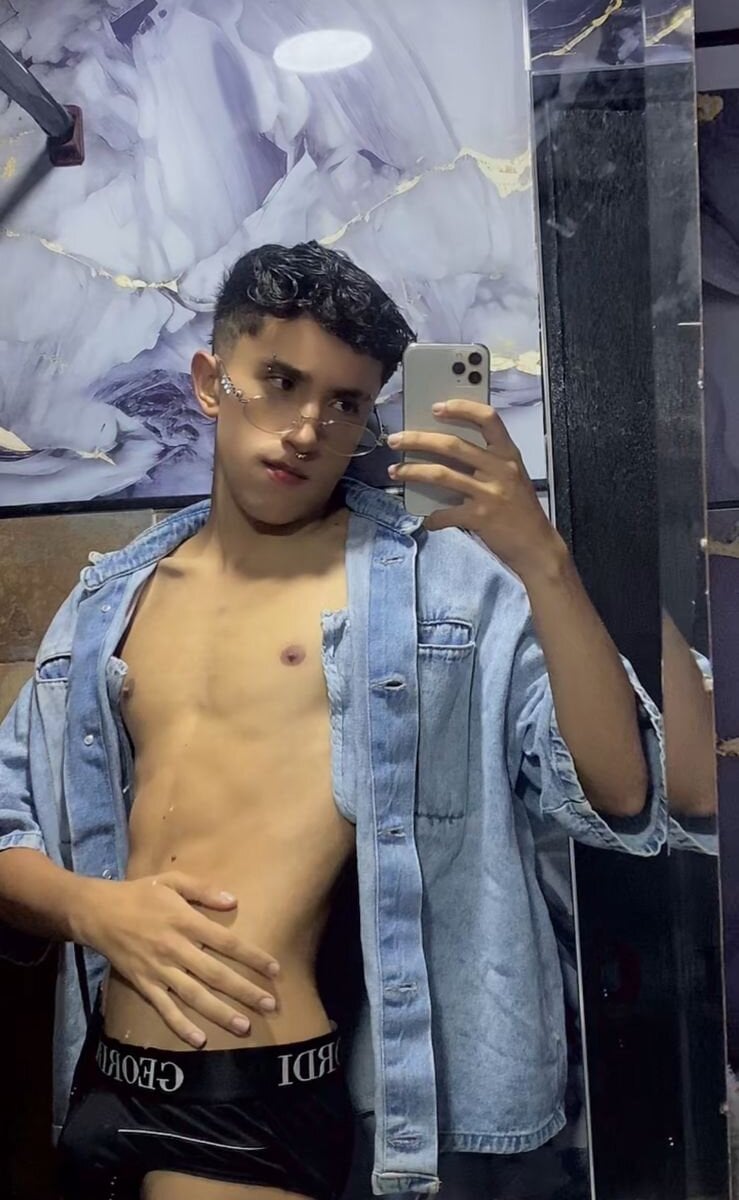 twoheartsvg from stripchat