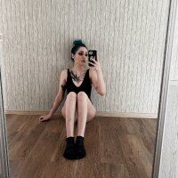 stephania_green's Offline Chat Room