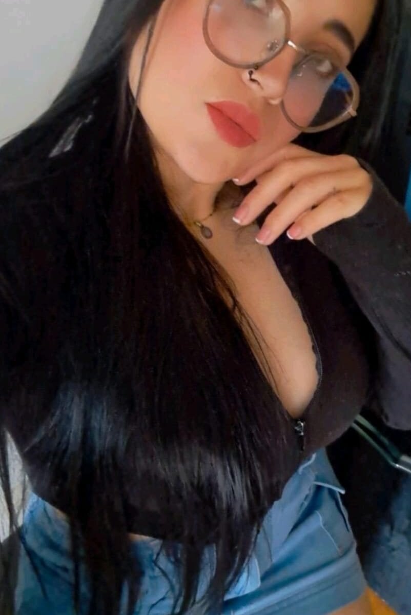 Lunart_ live cam model at StripChat