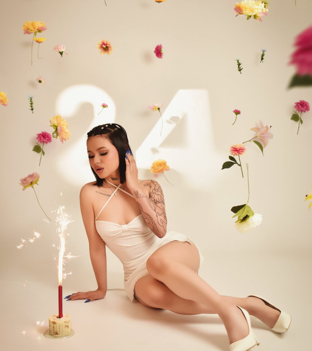 sensualkattt's Offline XXX Chat