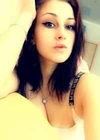 Alina_Wild's Offline Chat Room