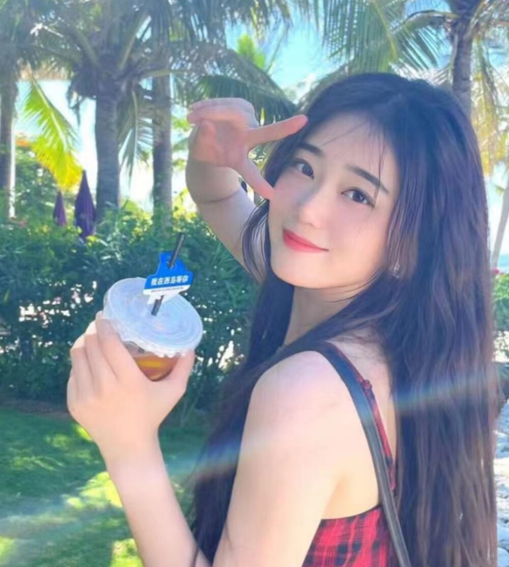 Daisy-hh主播：免费直播性爱表演和聊天 | Stripchat