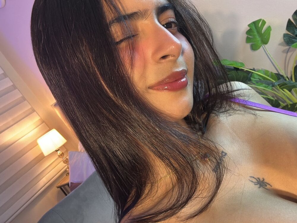 jem_rosset from stripchat
