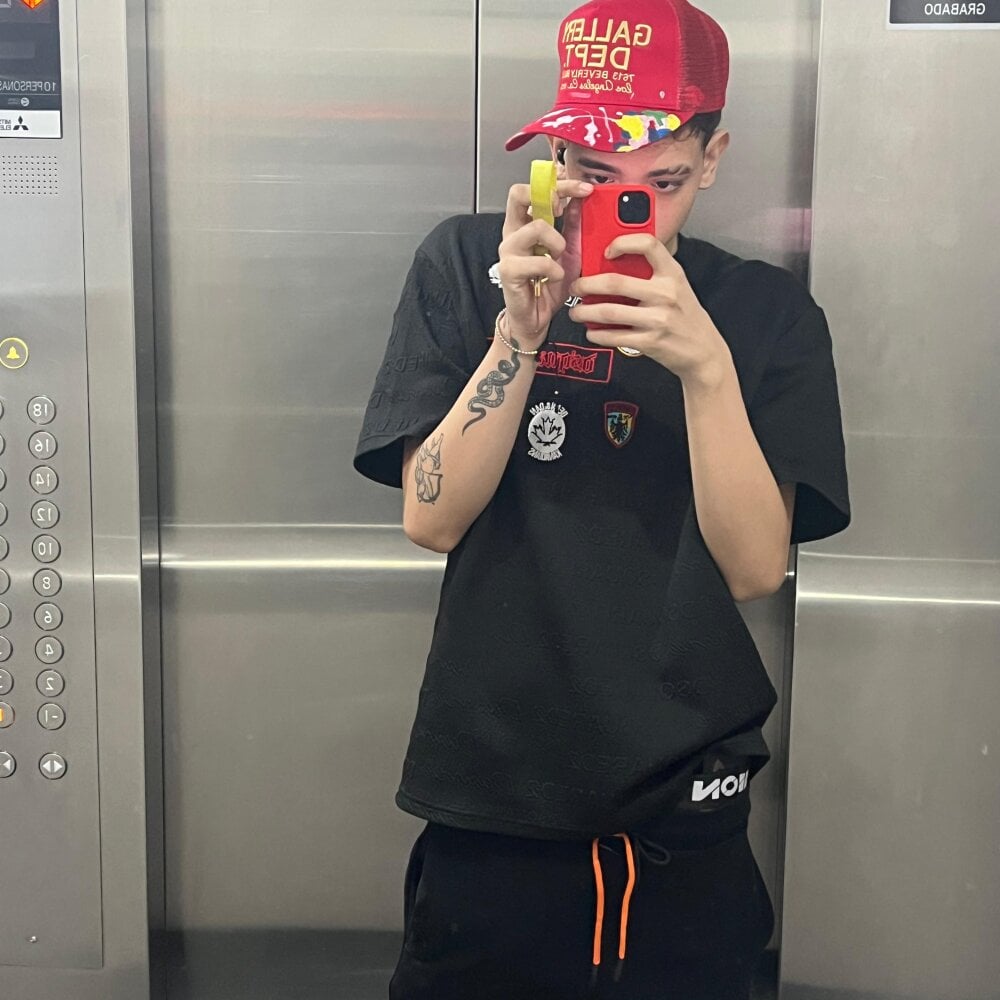 handsome_white_x from stripchat