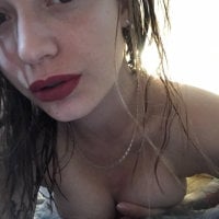 Caitlin_Grey's Offline Chat Room