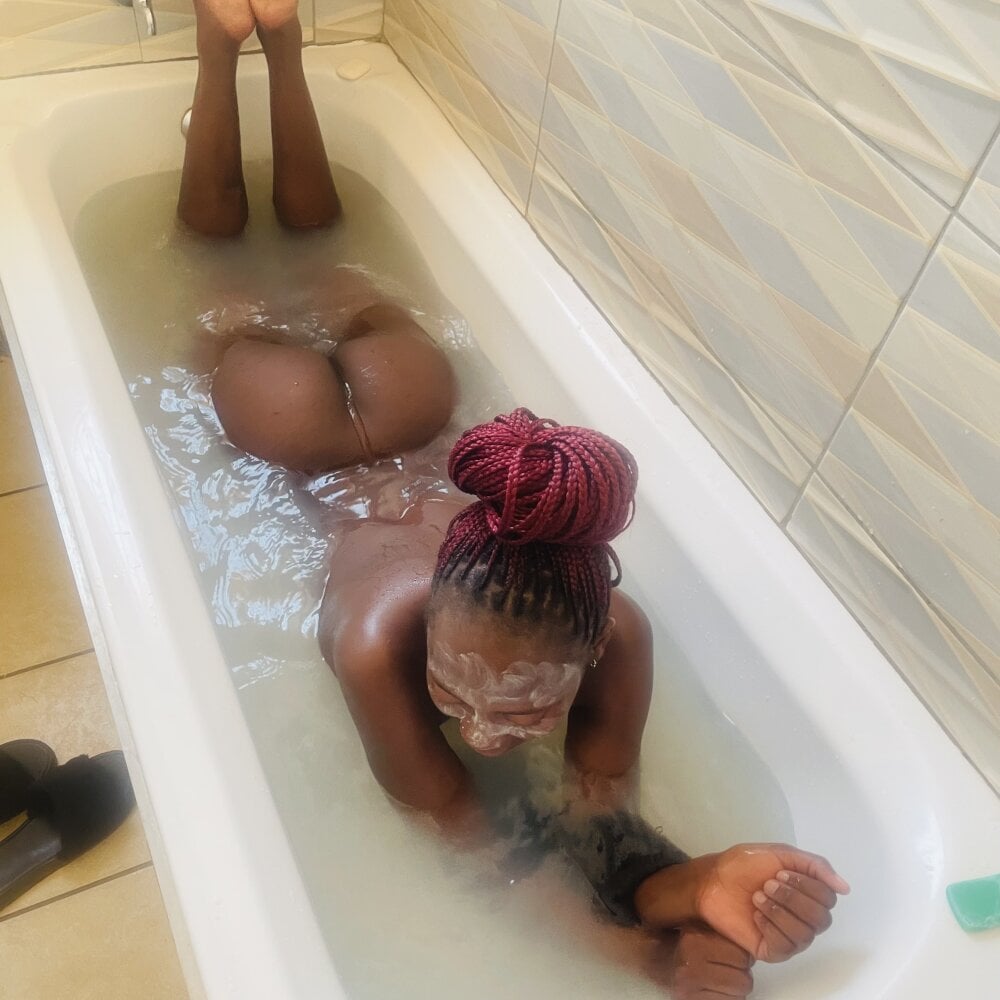 free6cams.com darkchocolate200 livesex profile in i-trust-only-you-tip-me-87-tokens-and-i-say-you cams