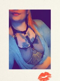 Lexy-sex's Offline Chat Room