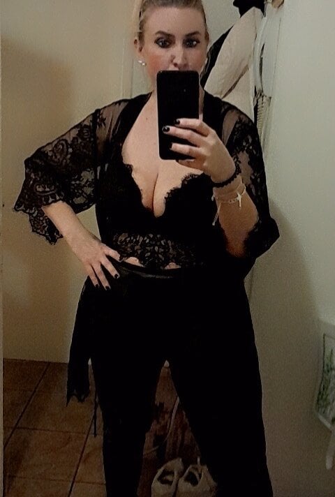 danijela123 webcam profile - Gabonese