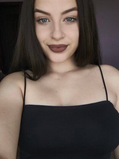 ellaschatbaby from stripchat