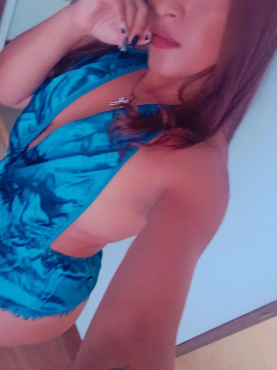 free6cams.com charlottemilf_ livesex profile in mature-latin cams